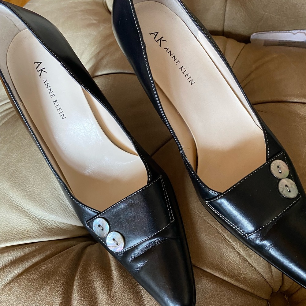 Anne Klein Black Leather Pointed Toe Pumps with Button Detail